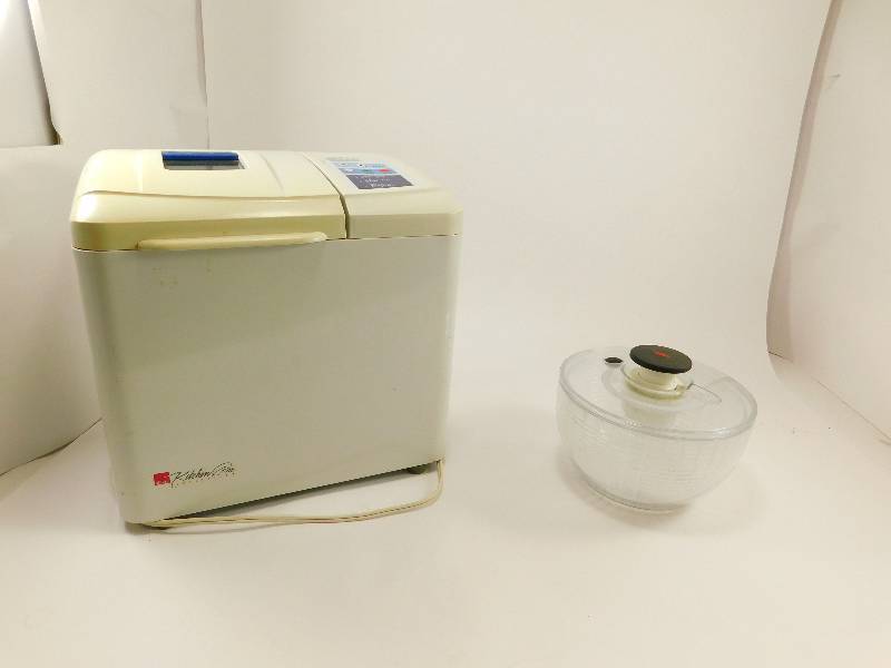 lot 23 image: Breadmaker & Salad Tosser