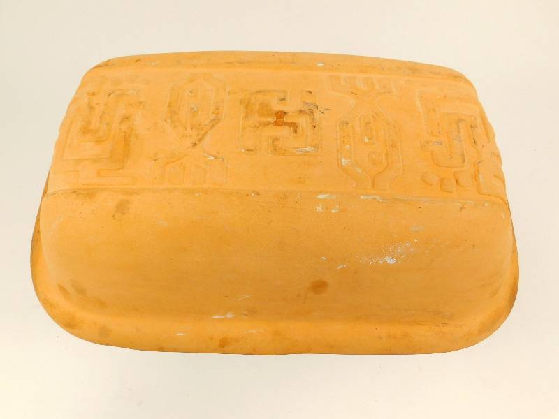 lot 63 image: Natural Clay Cooker