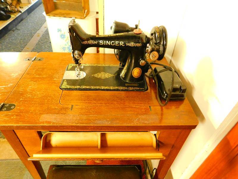 lot 5 image: Vintage Sewing Machine with Table, Padded Seat, and Accessories