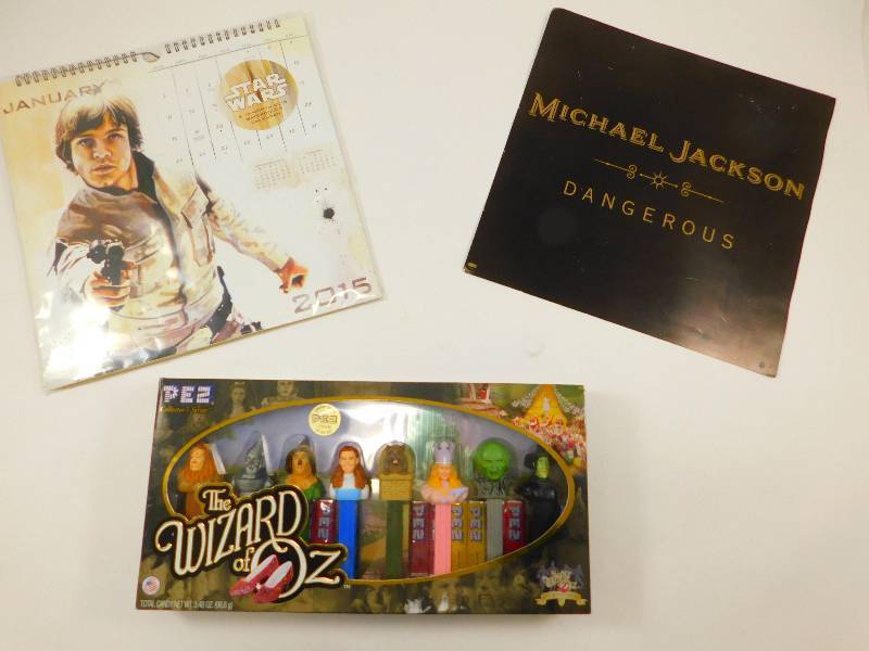 lot 34 image: Collectibles