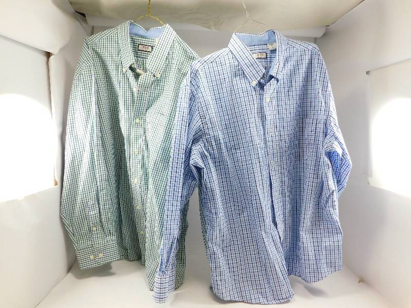 lot 48 image: Lot of 2 Mens Button-Down Long-Sleeve Shirts - Size XL