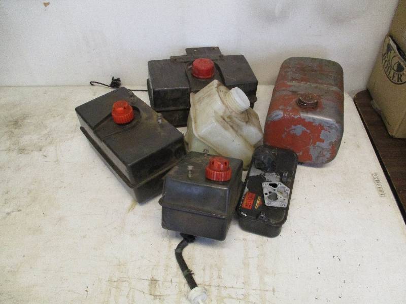 lot 7 image: 6 Lawnmower Gas Tanks