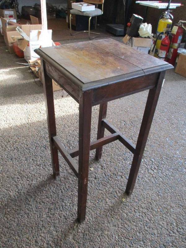 lot 15 image: Wooden Stand