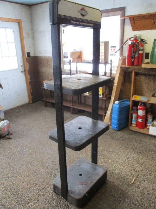 lot 16 image: Briggs & Stratton Stand