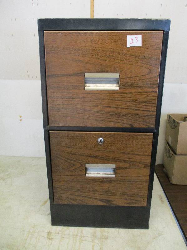 lot 23 image: 2 Drawer File Cabinet