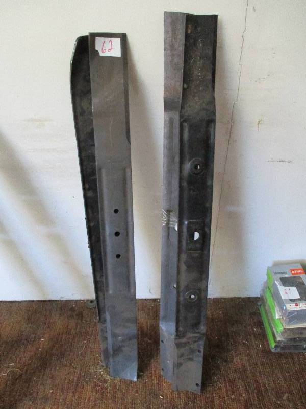 lot 62 image: Riding Lanwmower Blades