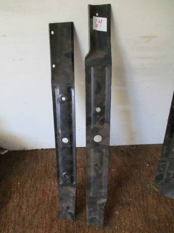 lot 64 image: Riding Lanwmower Blades