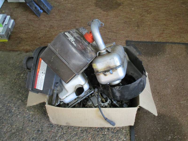 lot 66 image: Assorted Briggs & Stratton Parts