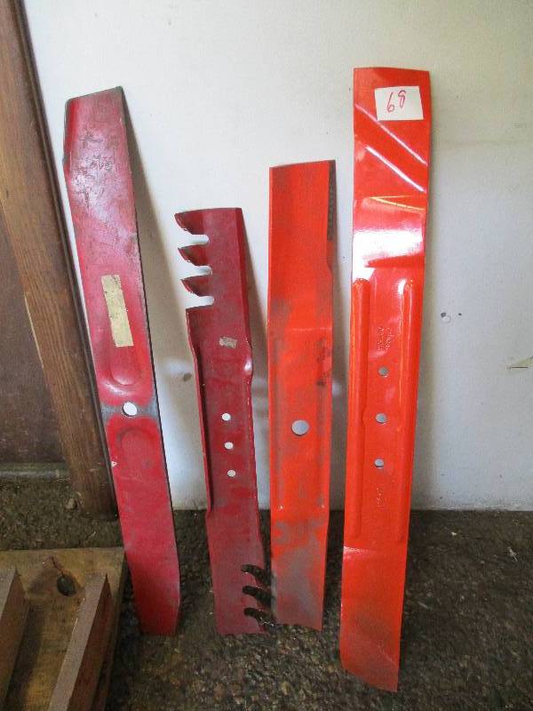 lot 68 image: Walk Behind Mower Blades