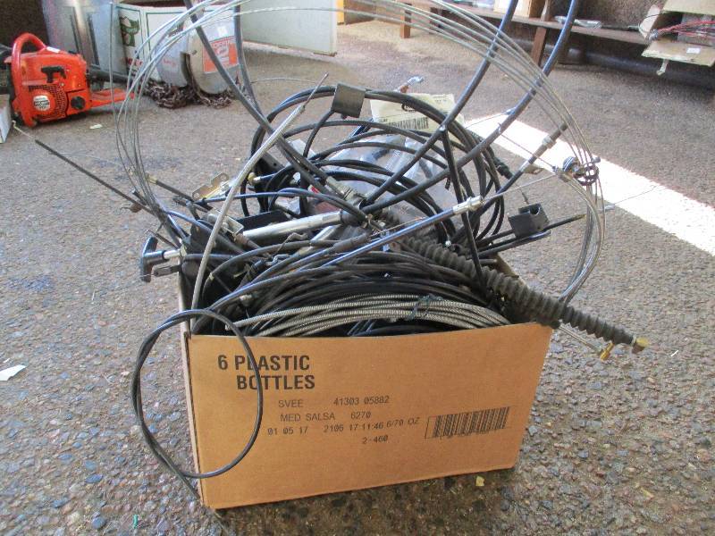 lot 82 image: Box of Assorted Cables