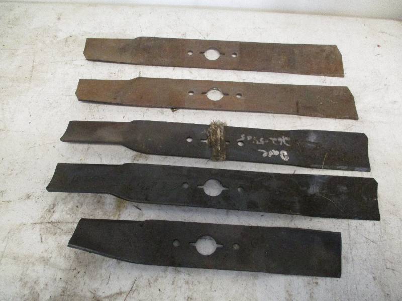 lot 116 image: Mower Blades