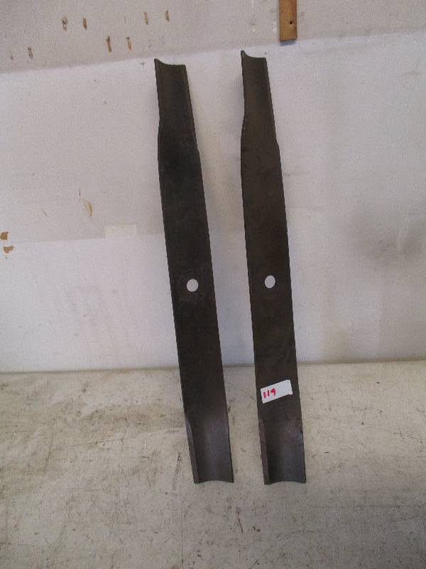 lot 119 image: Mower Blades