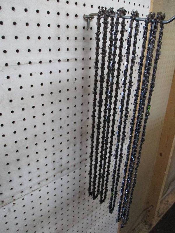 lot 153 image: Chainsaw Chains