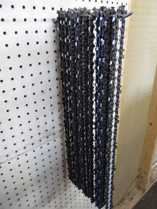 lot 154 image: Chainsaw Chains
