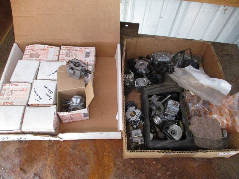 lot 178 image: Carburetor Parts