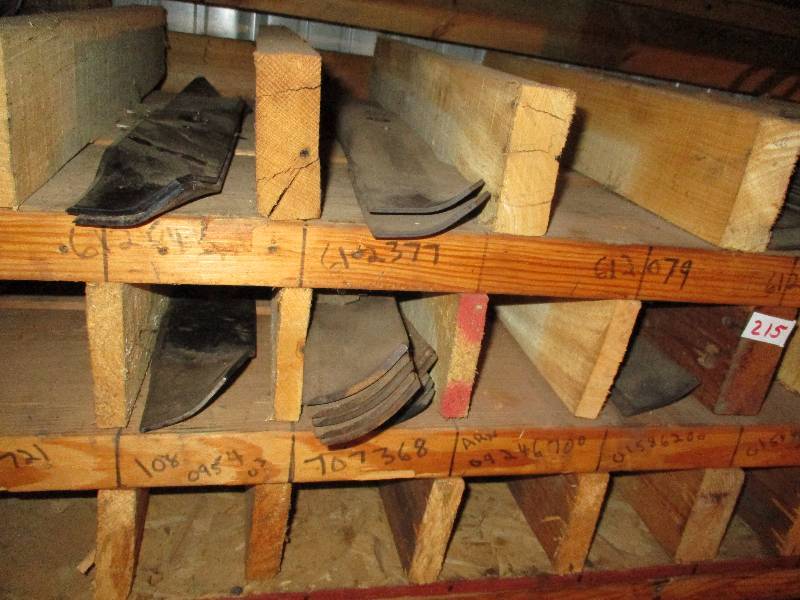 lot 215 image: Mower Blades