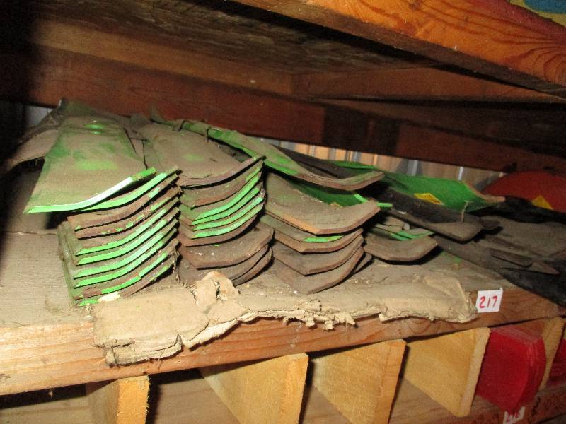 lot 217 image: Mower Blades