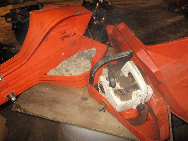 lot 233 image: Stihl 015 Cases