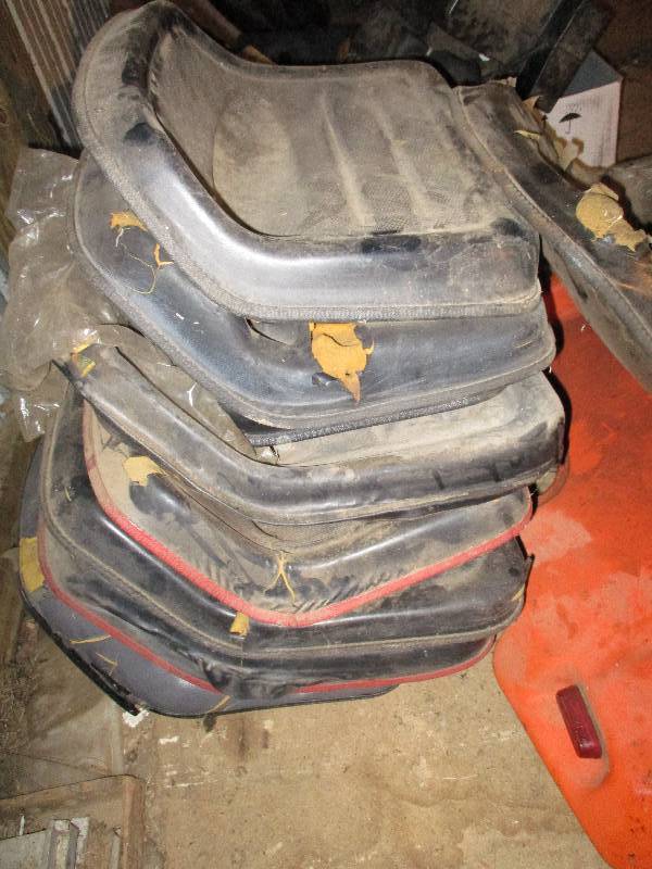 lot 256 image: Rideing Mower Seats