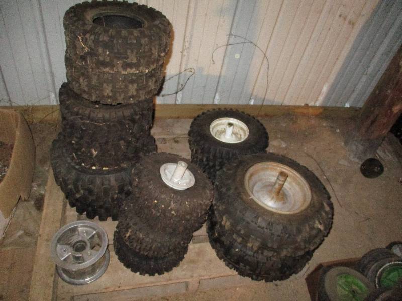 lot 264 image: Riding Mower Tires & Aluminum Rim