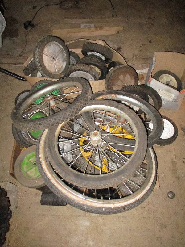 lot 265 image: Bike & Lawnmower Tires