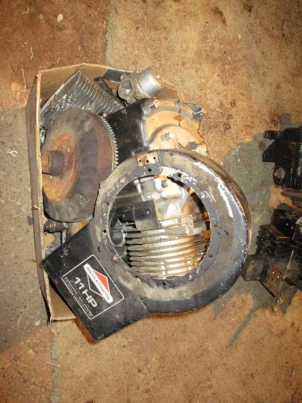 lot 279 image: Briggs & Stratton Parts