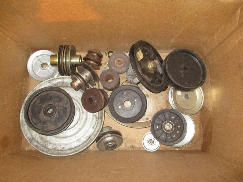 lot 285 image: Pulleys