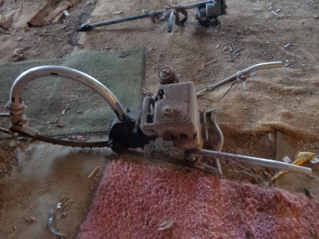 lot 350 image: Mall Chainsaw