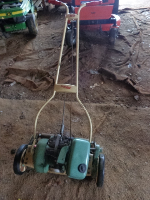 lot 352 image: Push Mower