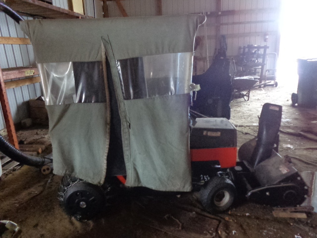 lot 354 image: Rider Snowblower