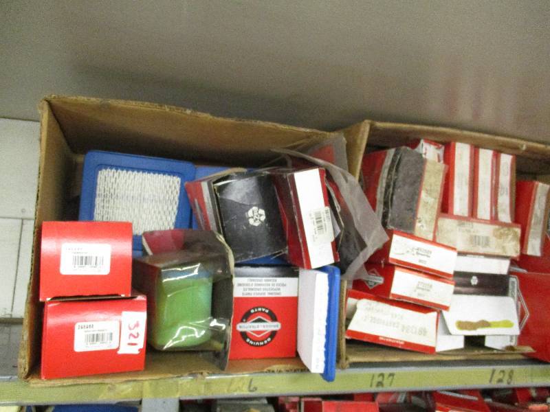 lot 321 image: Briggs and Stratton Parts