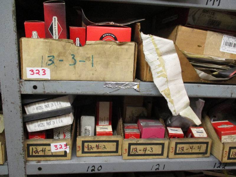 lot 323 image: Briggs and Stratton Parts