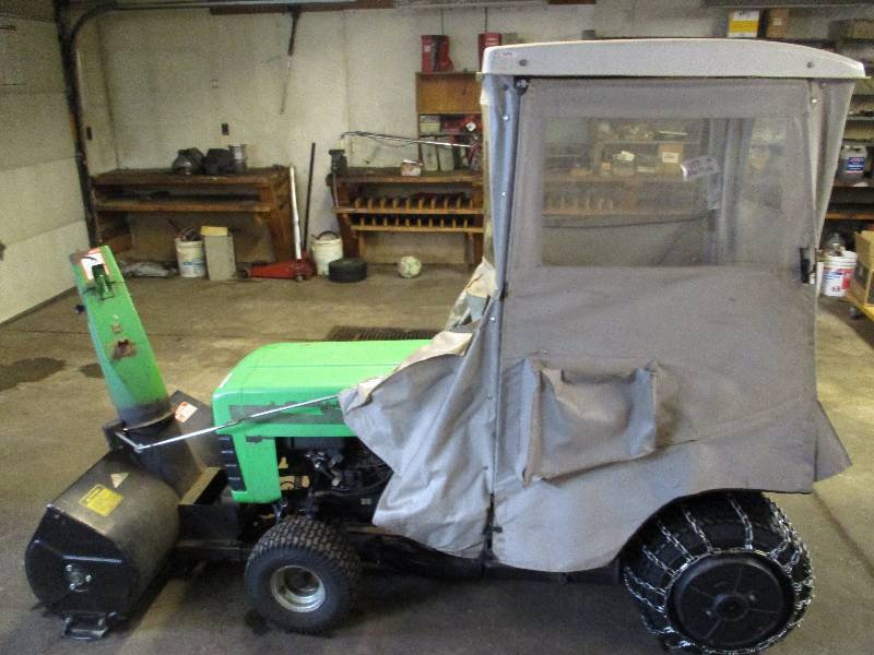 lot 389 image: Lawn Boy Riding Snow Blower