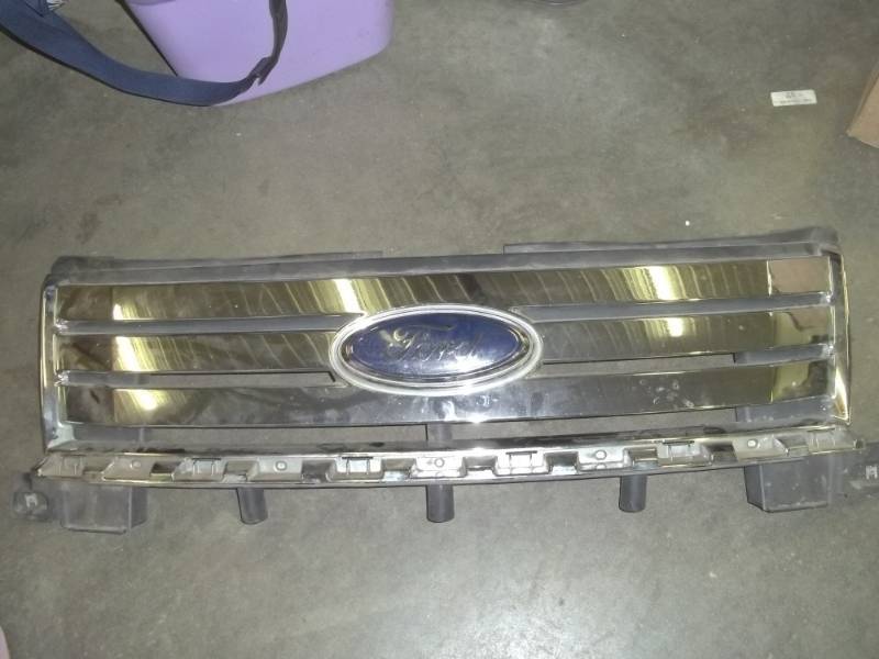 lot 2 image: Ford Grill