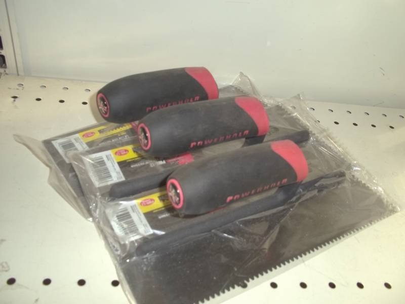 lot 10 image: 3 Trowels
