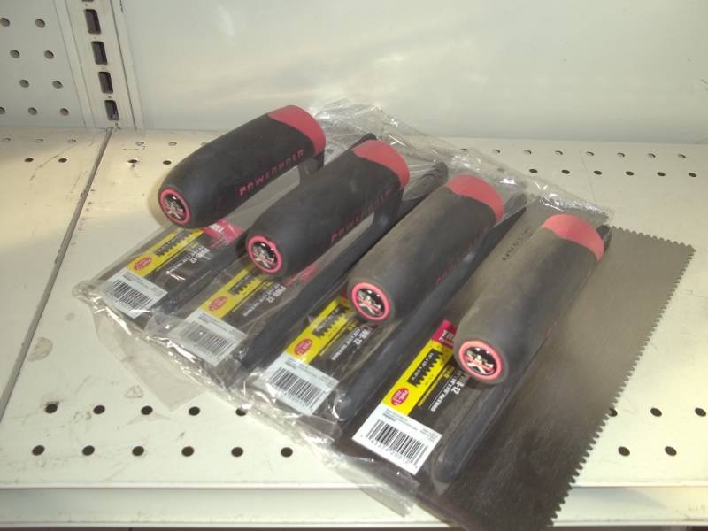 lot 12 image: 4 Trowels