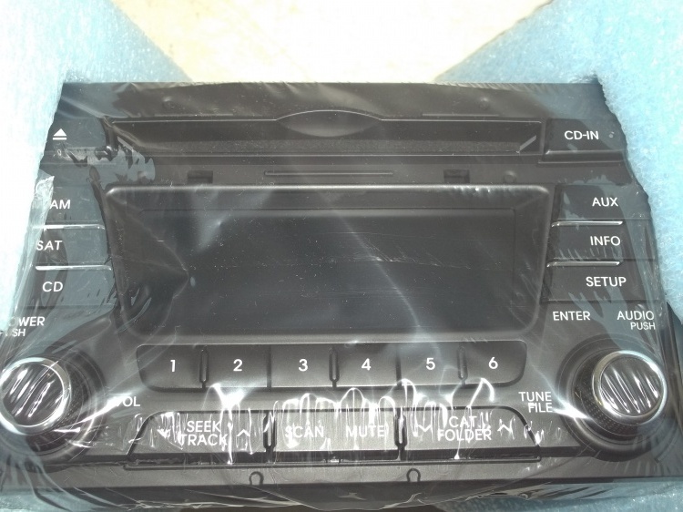 lot 20 image: Kia AM FM CD Radio