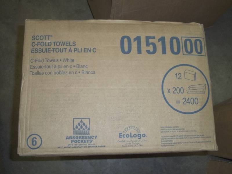 lot 33 image: Case of White Paper Towels