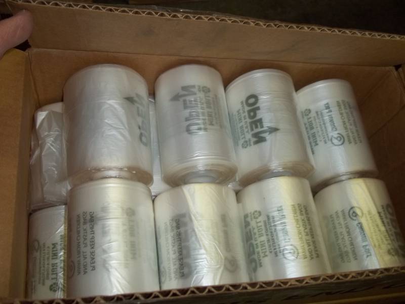 lot 38 image: Case of 34 Mini Rolls 15 x 20 Plastic bags