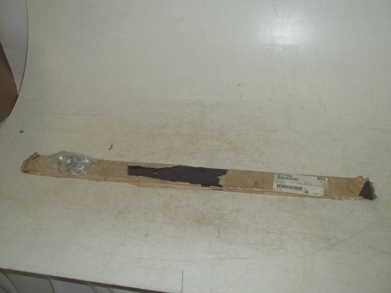 lot 54 image: V Plow Wear bar 2 x 27