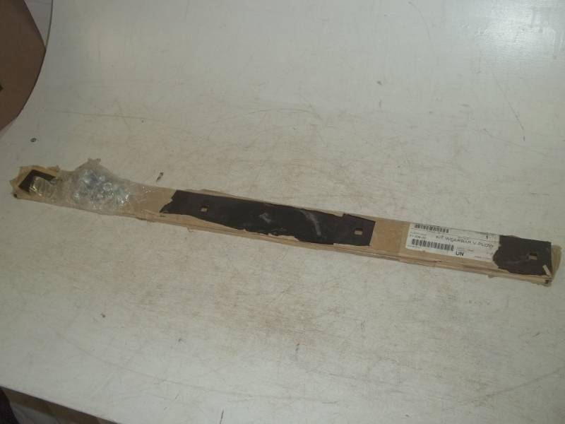 lot 55 image: V Plow Wear bar 2 x 27
