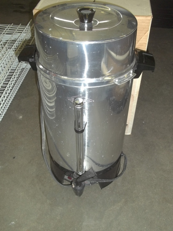 lot 68 image: West bend 100 Cup Automatic Coffee Maker