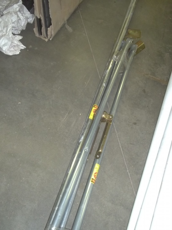 lot 70 image: 20 Antenna Stand