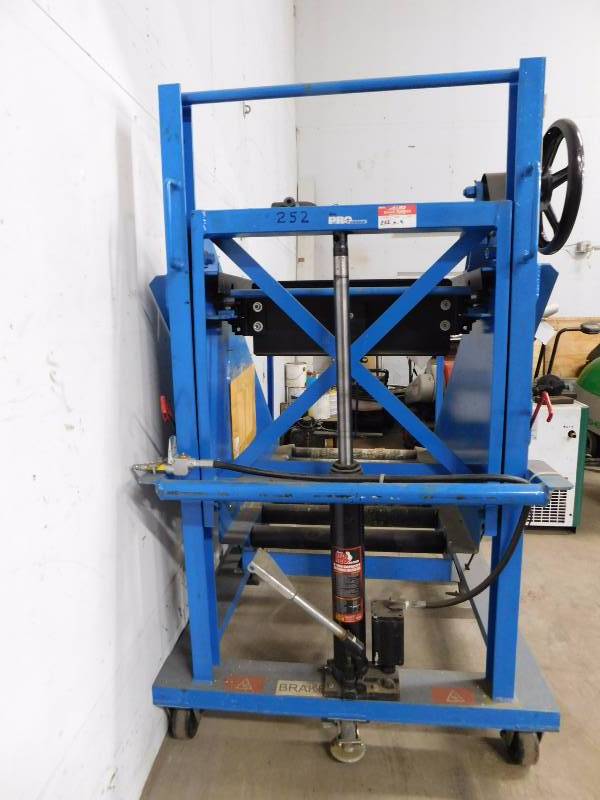 lot 4 image: ProSeries Forklift Battery Handling System