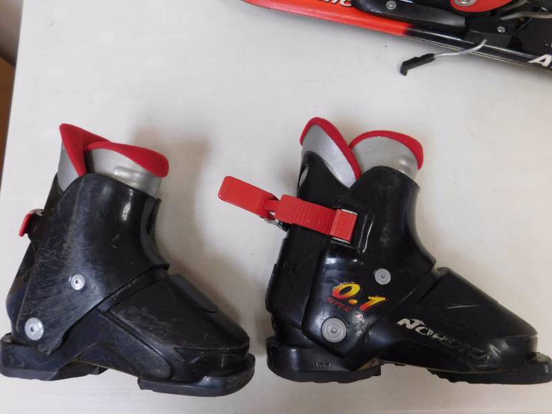 lot 12 image: Kids Skis, Boots & Poles
