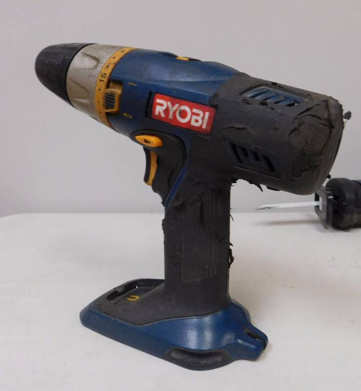 lot 14 image: 18 Volt Ryobi Power Tool Set