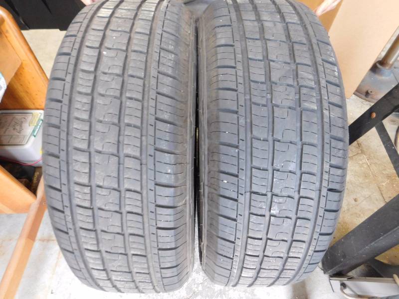 lot 9 image: Pair of Capitol Precision Trac III Tires