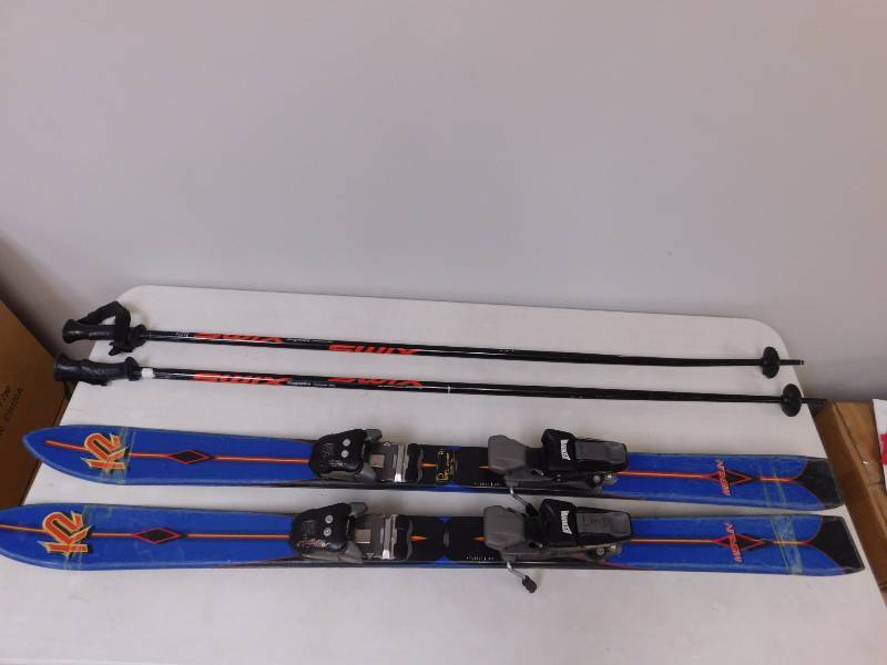 lot 13 image: Kids Skis & Poles