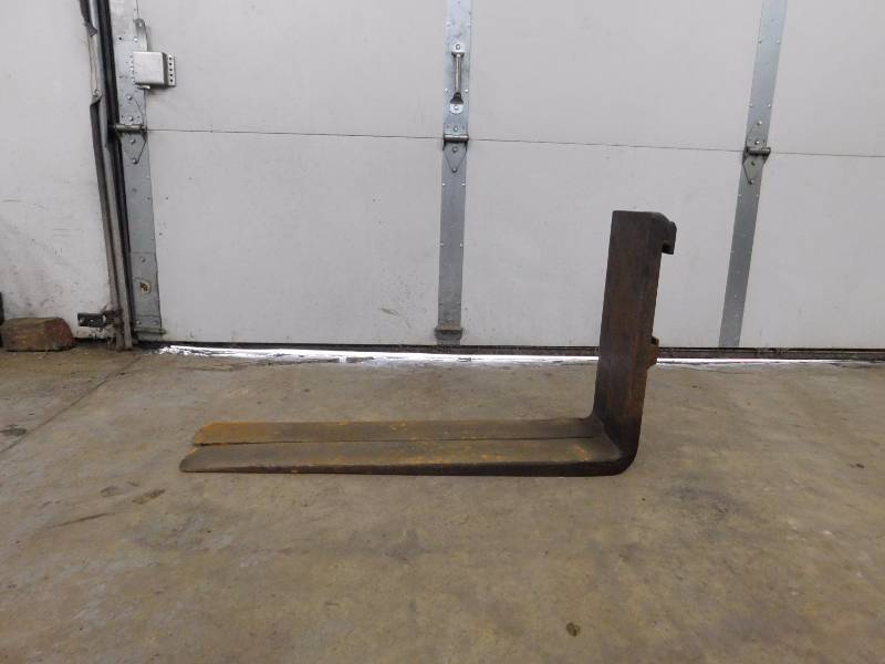 lot 7 image: Pair of 32 Forklift Forks