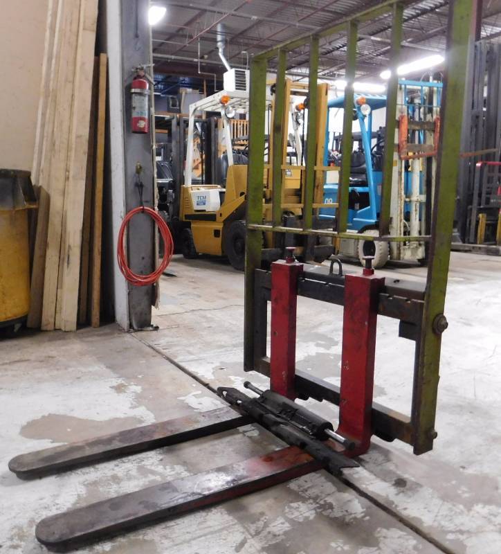 lot 6 image: Forklift Carriage with 36 Forks